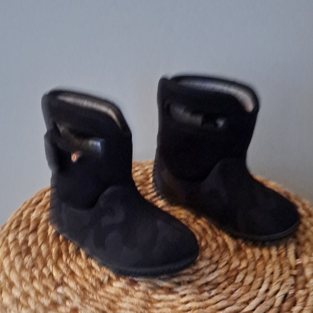 BOGS Youth Toddler Baby BOGS Pull On Waterproof/Insulated Black Print Boots S-10